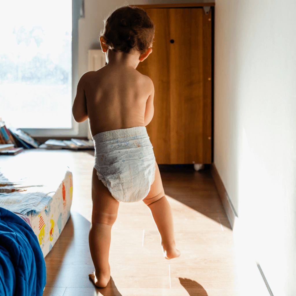 l'enfant apprend à marcher